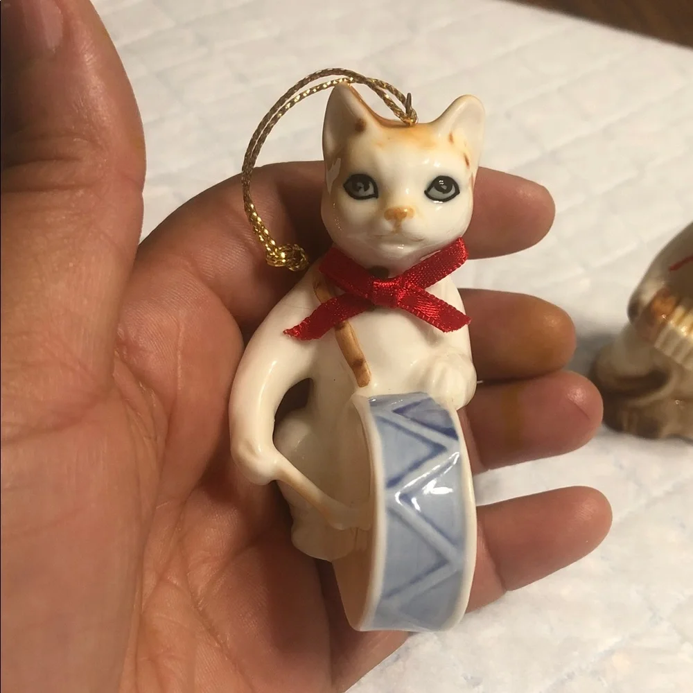 Porcelain Cat Musician Ornaments - White and Cream - Unbranded
